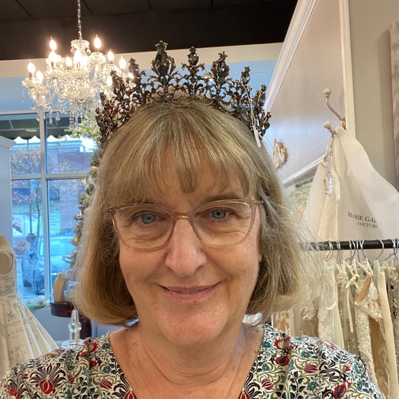 Meet your Posher, Carol - Picture 1 of 1